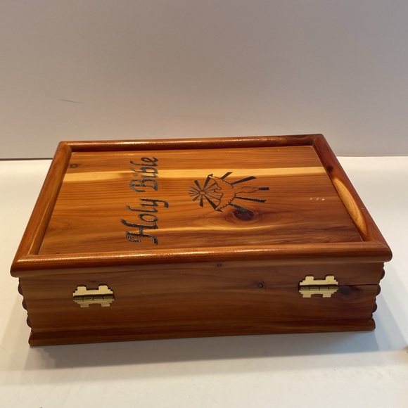 King James Version Holy Bible Dove of Peace,1991 White hardcover with Cedar box - Picture 7 of 16